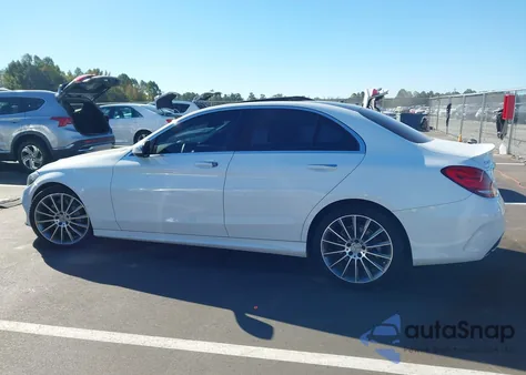 2018 Mercedes-Benz C 300 из США, поврежденный, VIN 55SWF4JB2JU270087